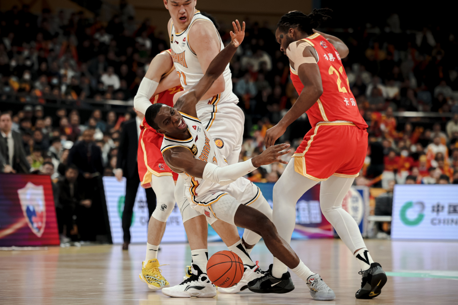 kaiyun-新疆广汇俱乐部篮球队对阵美国探险者队