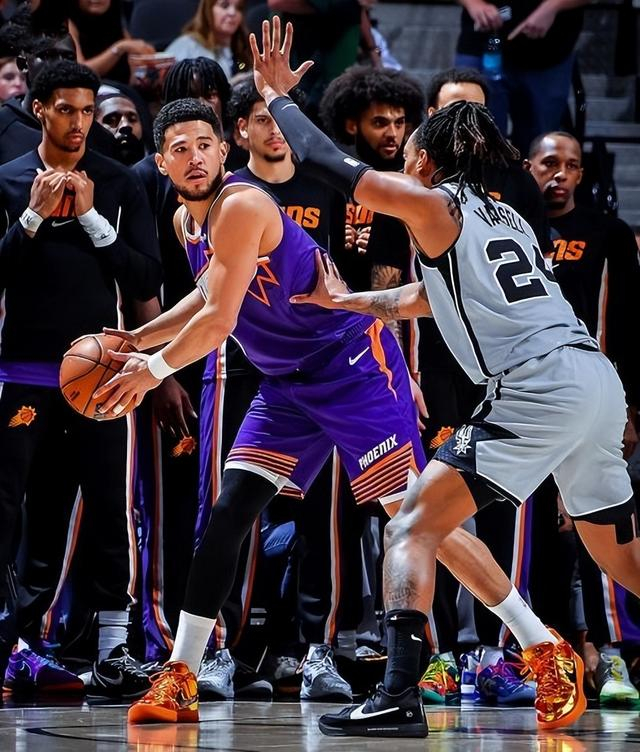 包含国际比赛日波尔图备战NBA总决赛加时末段圣安东尼奥马刺内部沟通之后，风云突变克里夫兰骑士国际比赛日战术微调的词条